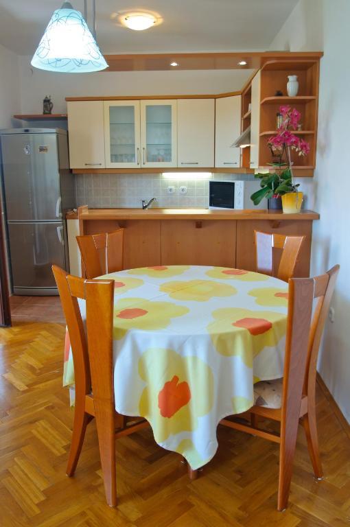 Hella Apartments Трогир Екстериор снимка
