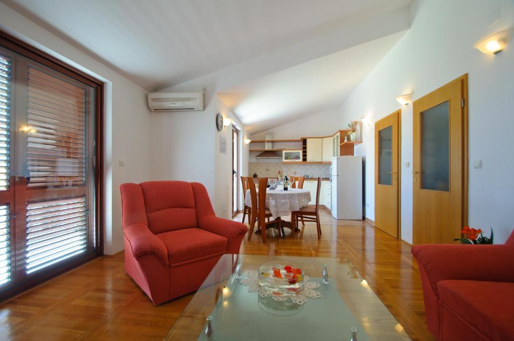 Hella Apartments Трогир Екстериор снимка