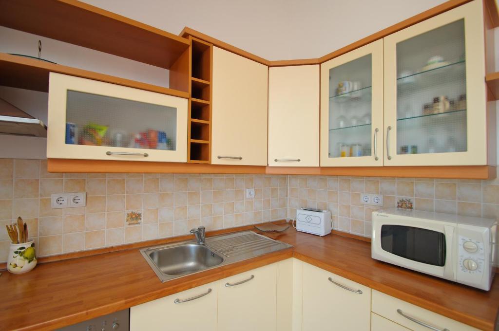 Hella Apartments Трогир Екстериор снимка