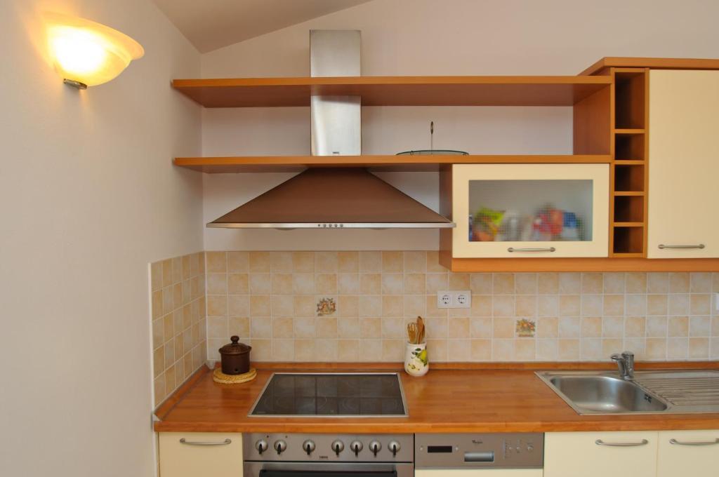 Hella Apartments Трогир Екстериор снимка