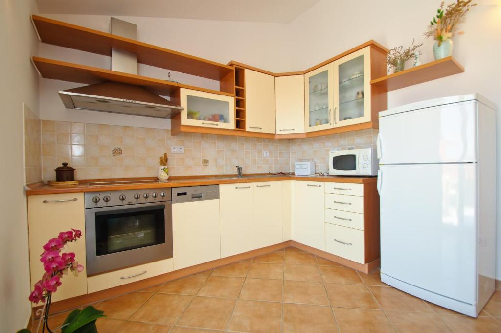 Hella Apartments Трогир Екстериор снимка