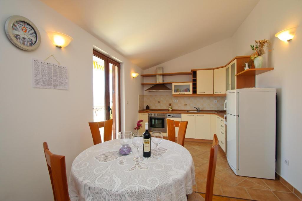 Hella Apartments Трогир Екстериор снимка