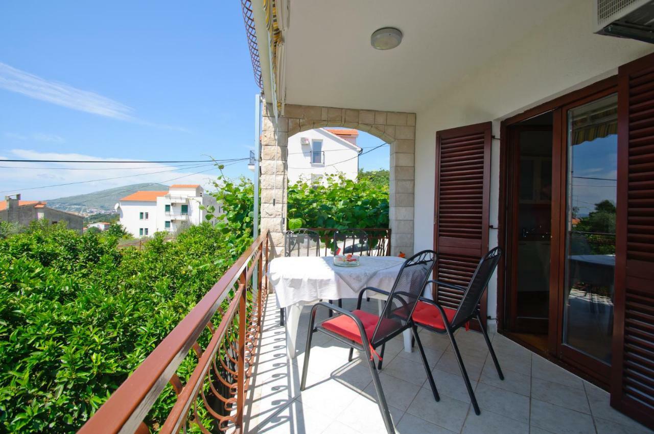 Hella Apartments Трогир Екстериор снимка